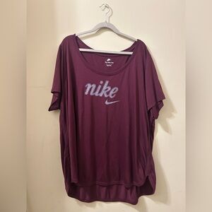 Nike Women's Burgundy Tee with Silver Logo. Size 3x